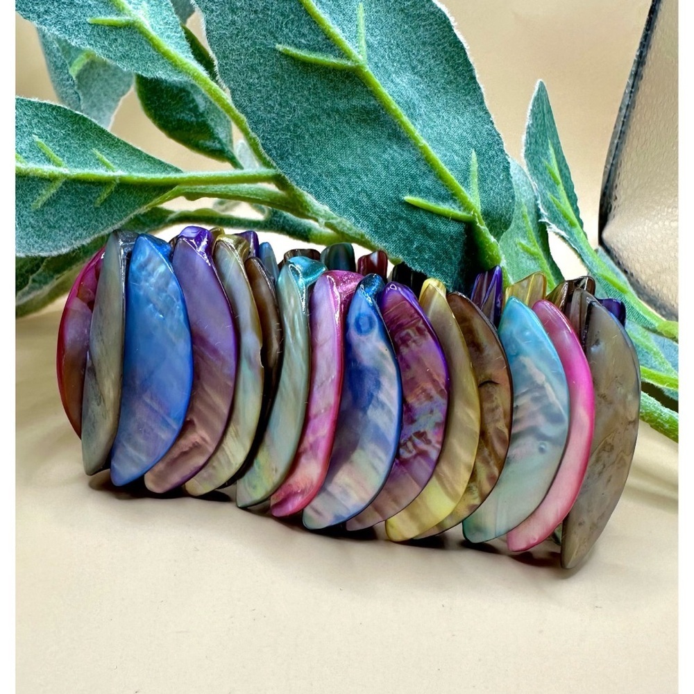 Iridescent Shell Statement Bracelet - Picture 4 of 4